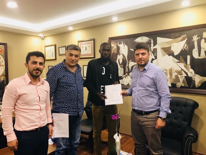 Gambiyalı Futbolcumuzla ve Belçikalı Menajerimizle temsilcilik sözleşmemizi imzaladık